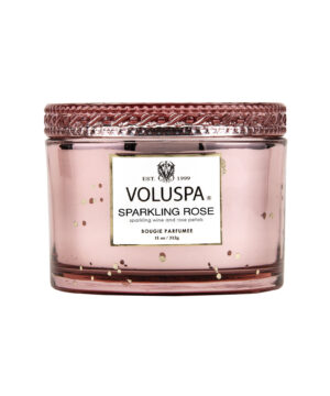 Voluspa aromātiskās sveces Sparkling Rose rozā stikla trauciņā