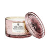 Voluspa aromātiskās sveces Sparkling Rose stikla trauciņā ar vāciņu