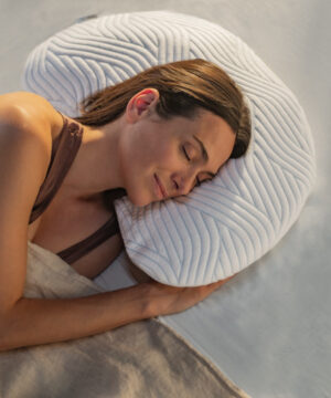Tempur-spilvens-ergonomisks-sonata-ar-smartcool-uz-saniem