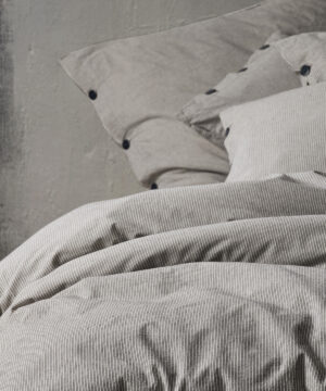 kokvilnas-gultas-velas-komplekts-chambray-shirt-antracite-stripains-ar-pogam