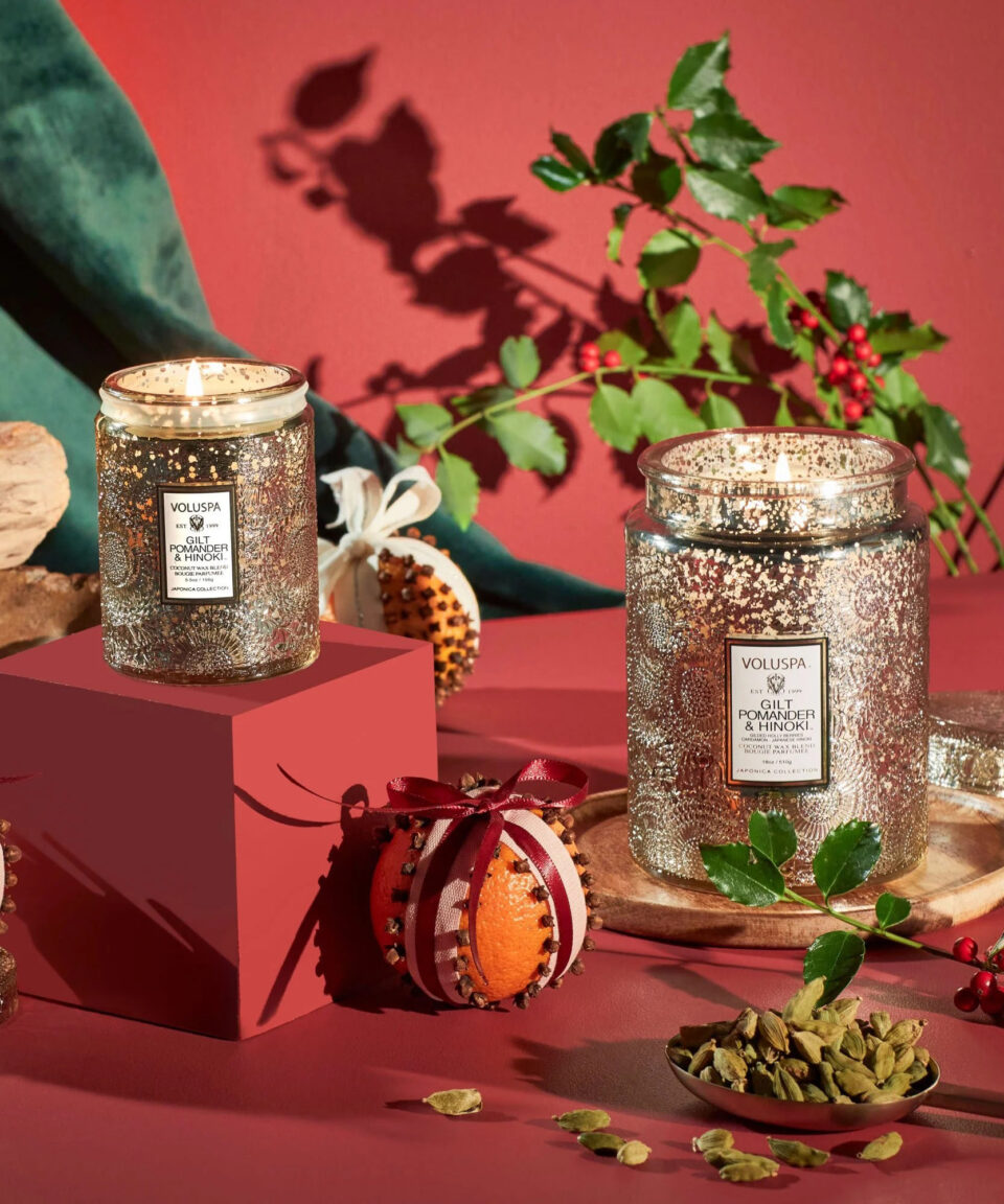 Voluspa aromātiskā svece Gilt Pomander Hinoki smaržīga