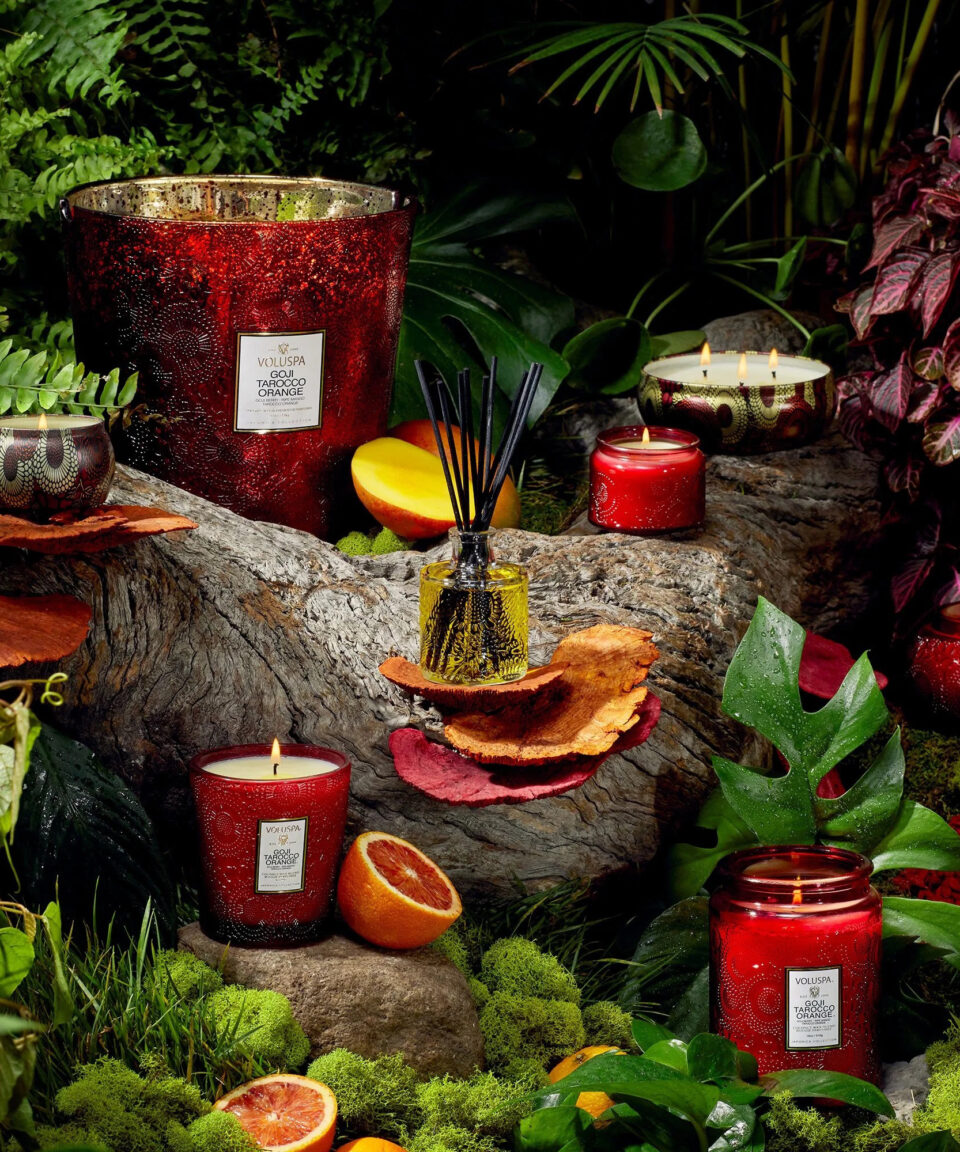 Voluspa aromātiskā svece Goji Tarocco Orange smaržīga kompozcija