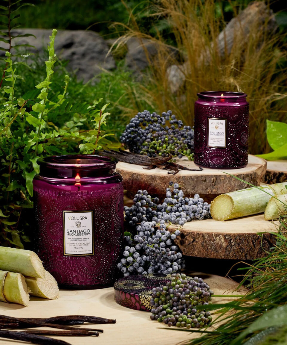 Voluspa aromātiskā svece Santiago Huckleberry kompozīcija