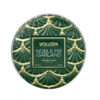 Voluspa aromātiskās sveces Noble Fir Garland metāla trauciņā ar vāciņu